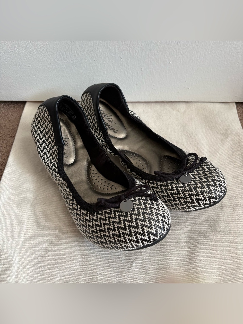 Dexflex Comfort Women's Black White Chevron Woven Scrunch Ballet Flats 8.5